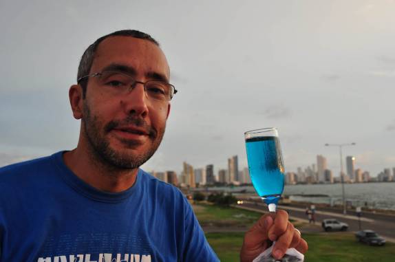 Finalmente, um Curaçau Blue, nas muralhas de Cartagena, na Colômbia